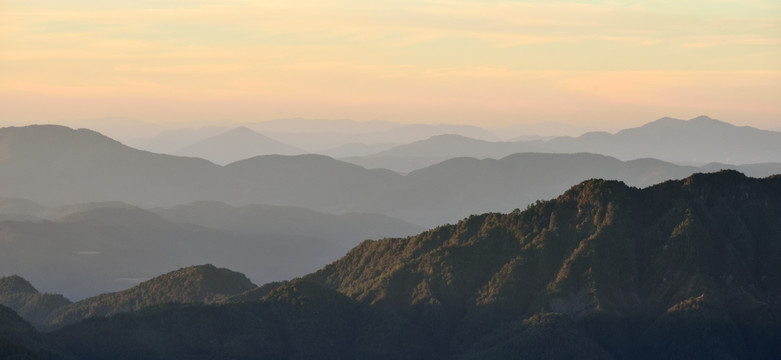 峰峦叠嶂