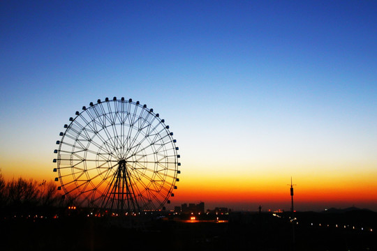 静美夕阳 天际线 摩天轮