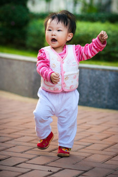 学习跳舞的幼儿