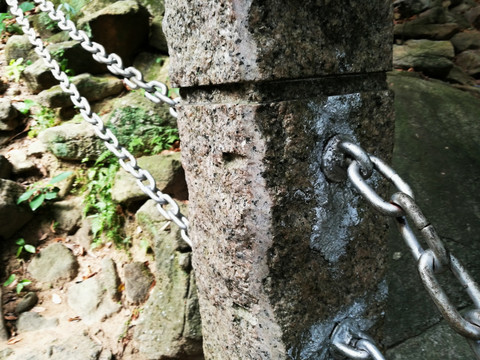 深圳塘朗山公园 登山石锁护栏