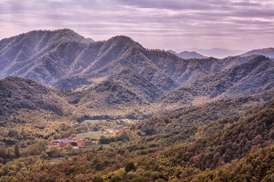 杭州北高峰遠(yuǎn)眺群山