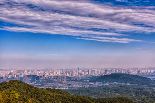 杭州北高峰遠(yuǎn)眺市區(qū)
