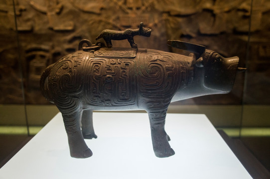 陕西西安文物青铜器牛尊