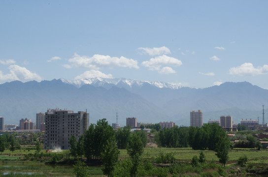 太白山 六月 积雪