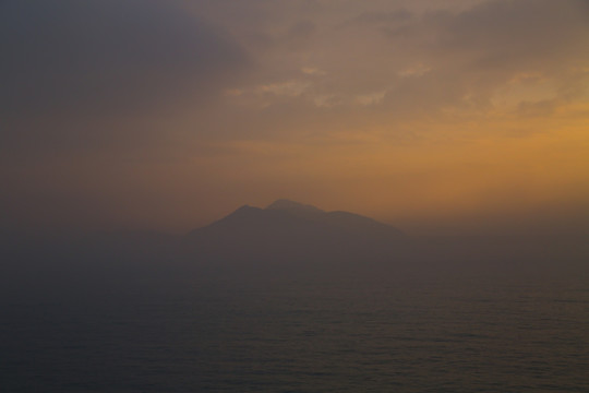 海上日出