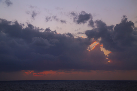 海上落日