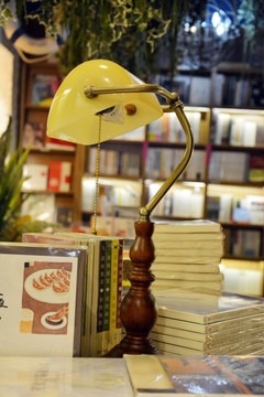 书店台灯
