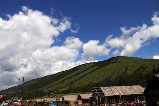 蓝天 白云 远山 树林 村庄