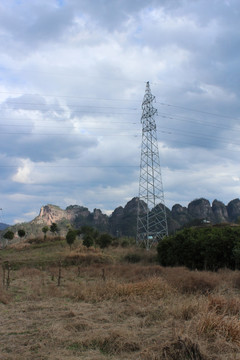 穿岩十九峰 高压铁塔 枯草