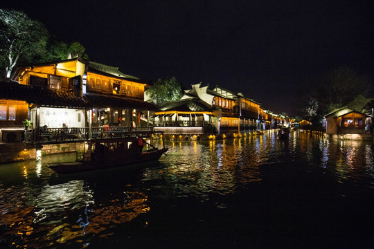 古镇水乡夜景