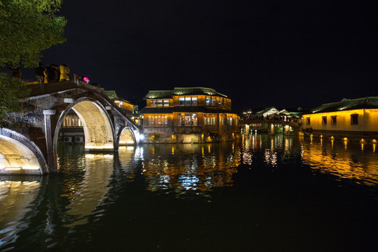 古镇水乡夜景