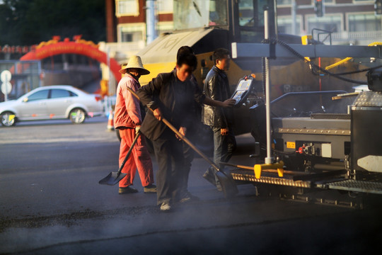 筑养路 工人