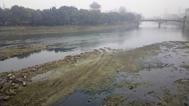 冬季河流水位