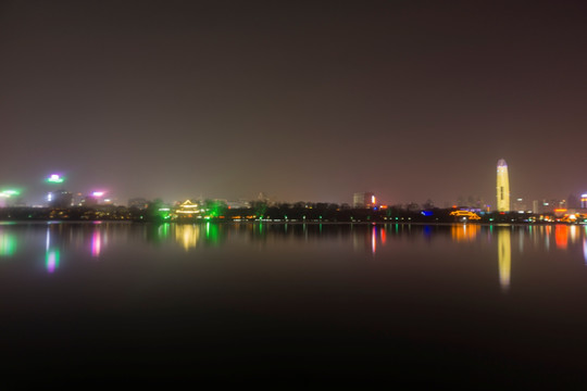 大明湖夜景