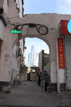 上海拆迁小区的拱门