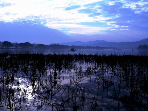 冬季西湖晨光
