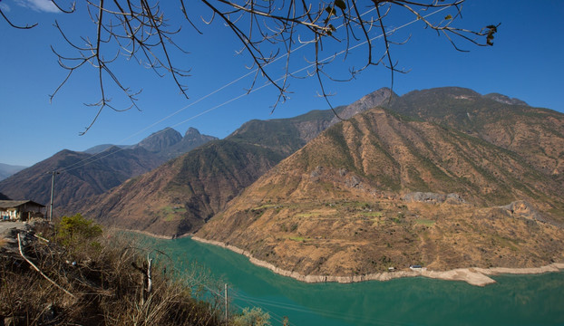 江畔 大山