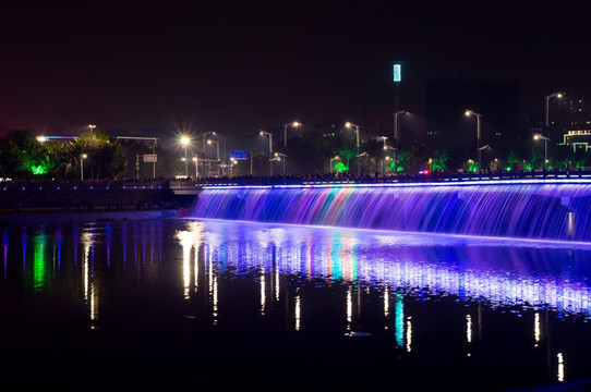 小东江瀑布夜景