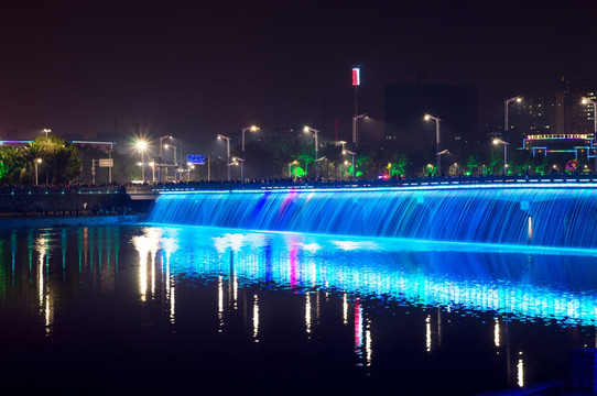 小东江瀑布夜景音乐喷泉