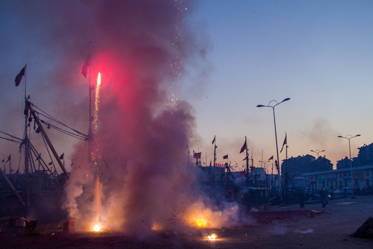 大连祭海神放鞭炮