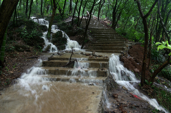 暴雨琅琊山