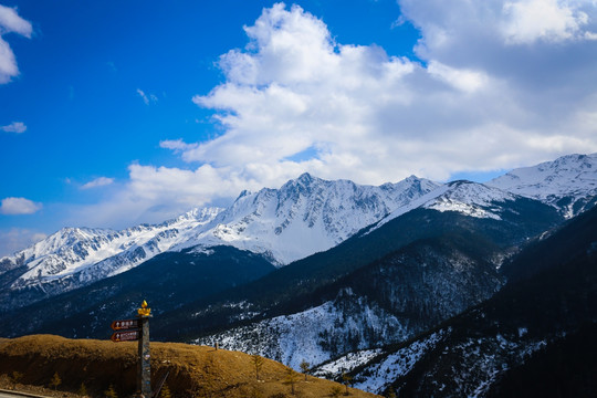 西藏高原雪峰