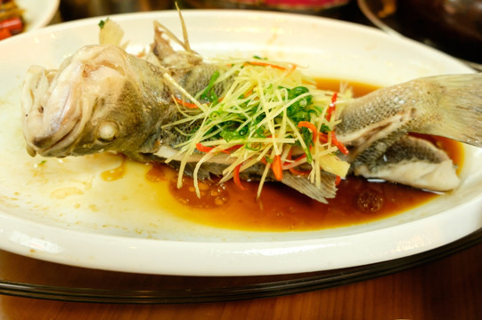 清蒸鱸魚
