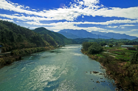 山区溪流