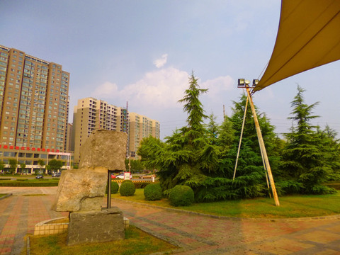 半边日出半边雨 李商隐公园