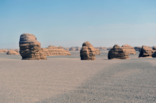 沙漠上的巨石