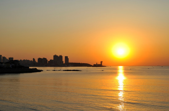 海上日出