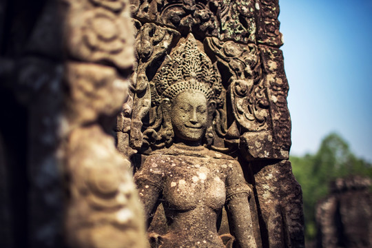 柬埔寨吴哥窟巴戎寺石刻女神像