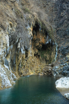 冬日泉水