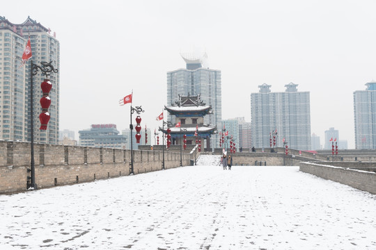 西安古城墙雪景