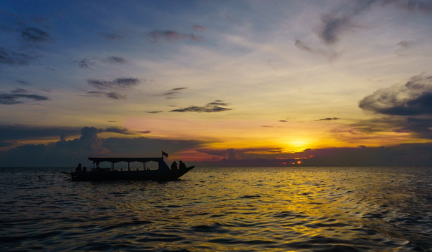 洞里萨湖的夕阳