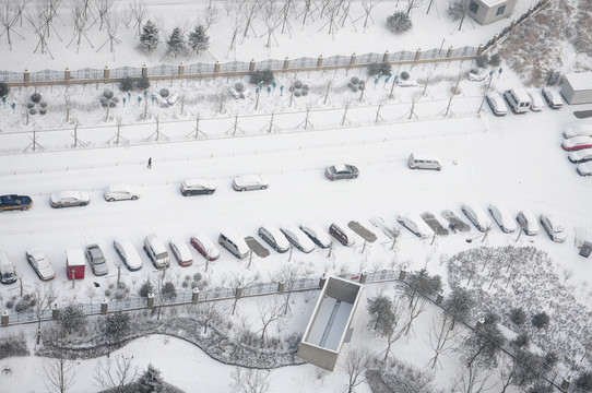 雪后的汽车