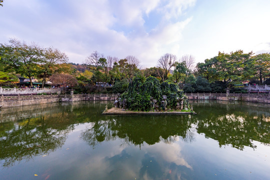 雷锋塔风景区 放生池