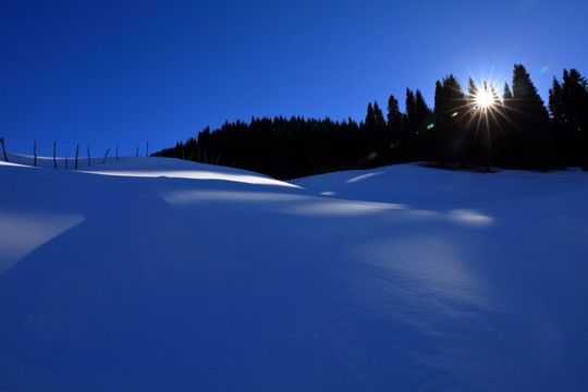 天山雪景