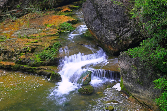 小溪流水