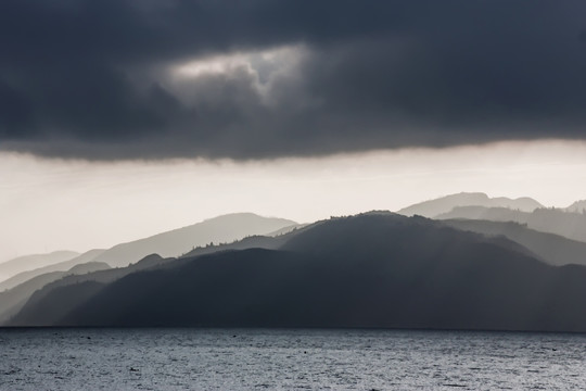 黑白山水风光