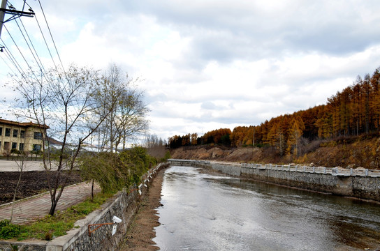 秋天的护城河