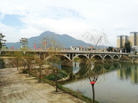 陆河河田县城 火山嶂风景