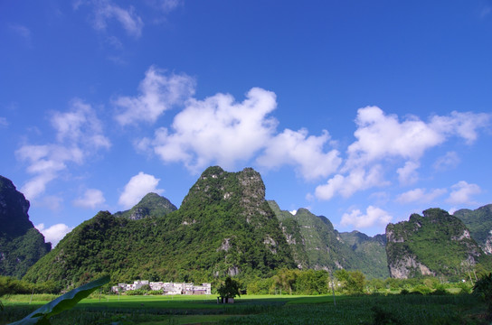 青山 蓝天 白云