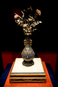 铜嵌料双耳海棠式花瓶月季盆景