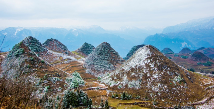 丘陵 春雪