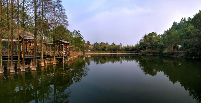 兰溪诸葛卧龙湖度假村 湖上风光