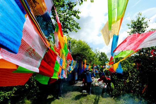 布里亚特蒙古族祭敖包场景