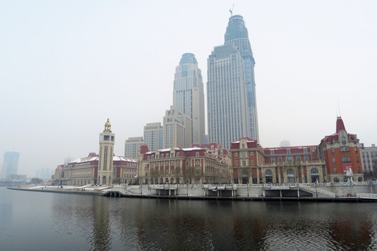 雾霾中的天津城