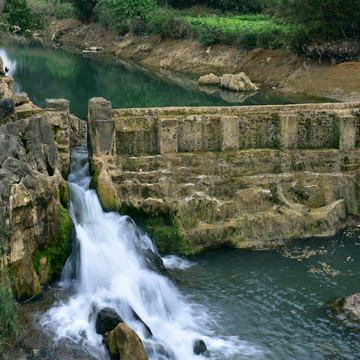 小溪流水