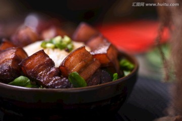 砂锅红烧肉盖饭